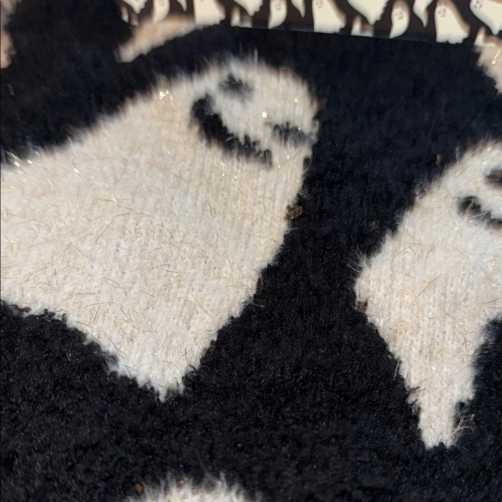Dearfoams Black and White Ghost Knit Throw